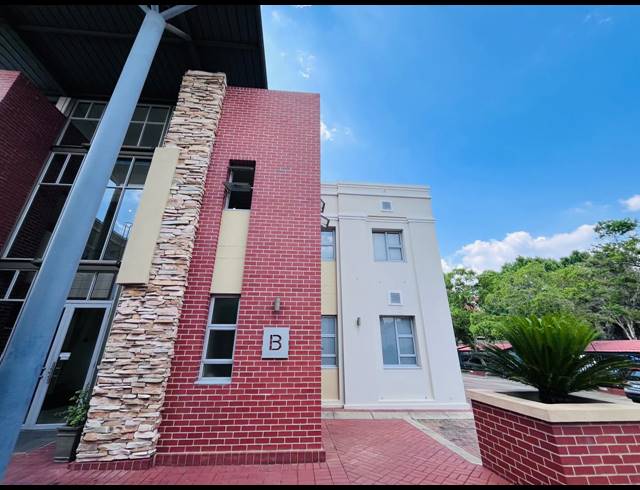 230M² OFFICE FOR SALE IN FOURWAYS